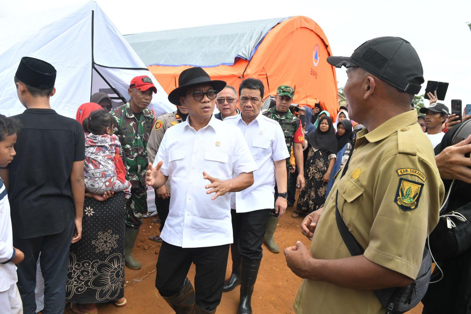 Tinjau Lokasi Pengungsian di Sukabumi, Mendes Yandri: Dana Desa Boleh untuk Kedaruratan