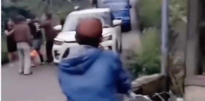 Pemobil Dipukuli Pak Ogah di Puncak Bogor gegara Spion Kesenggol, Berakhir Damai