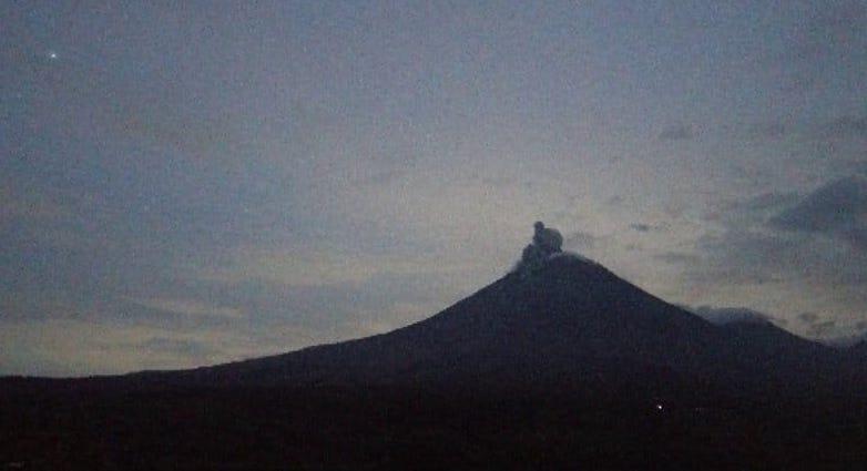 Gunung Semeru Erupsi, Luncurkan Abu Vulkanik Setinggi 1,1 Km