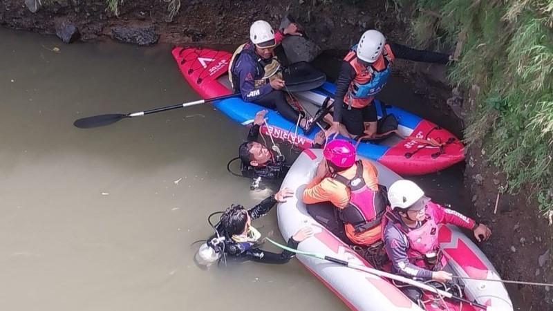 Tim SAR Temukan Jasad Remaja Hanyut di Sungai Ciliwung Bogor