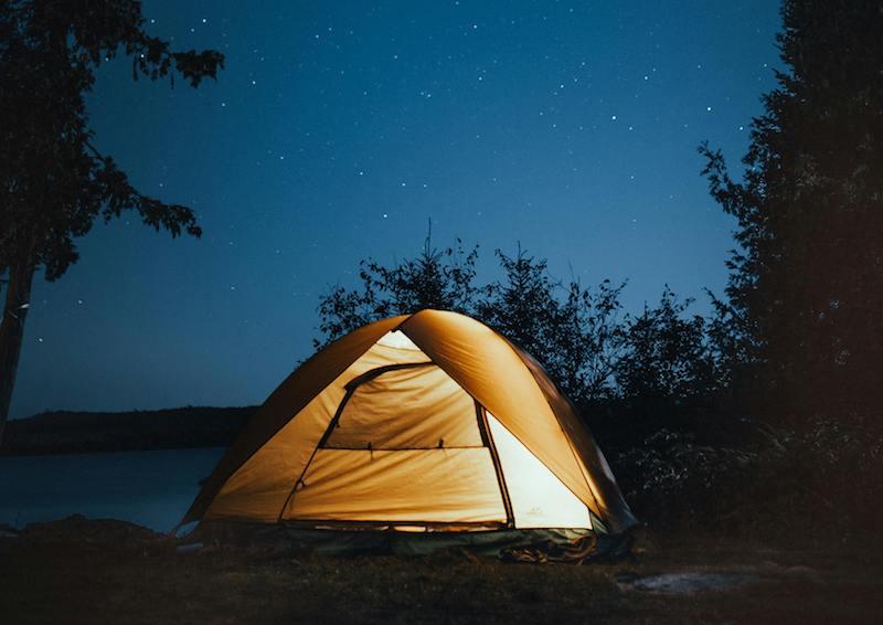 Tips Menikmati Malam Pergantian Tahun dengan Camping Bersama Keluarga