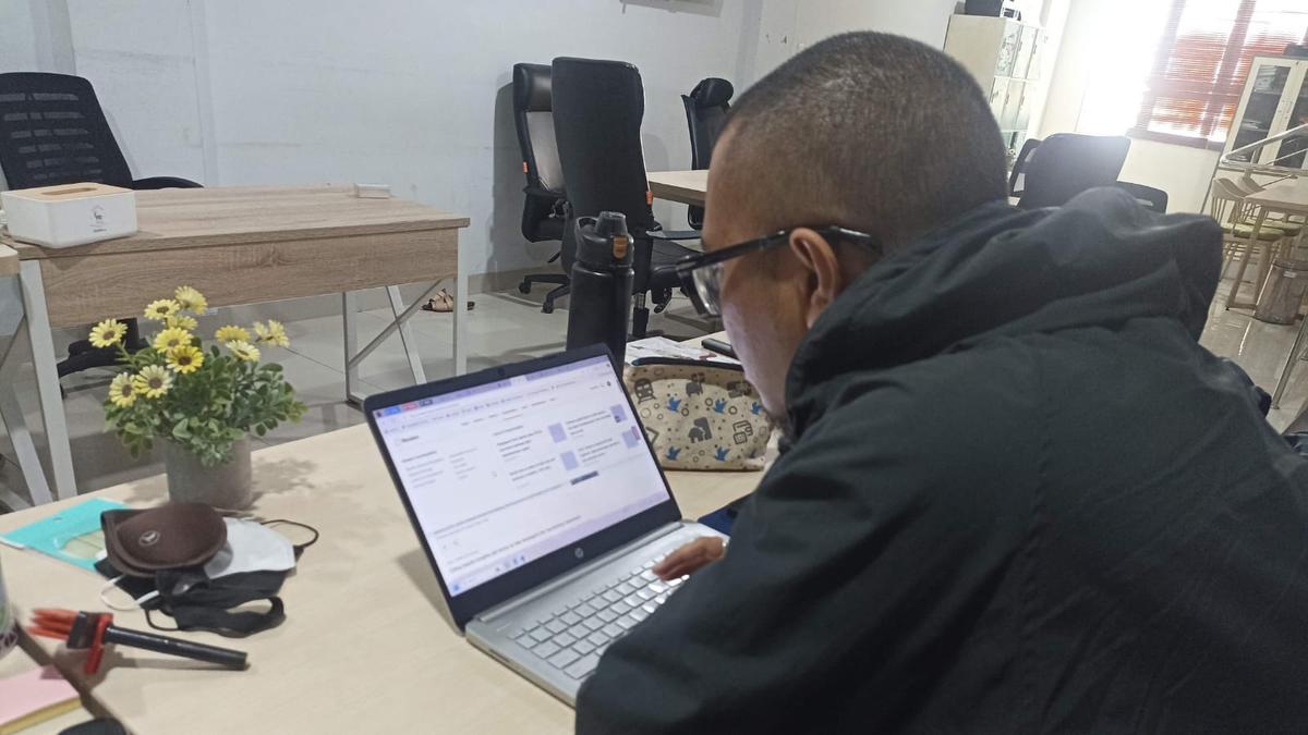 5 Tips Menghemat Baterai Laptop Agar Tahan Lama saat Dipakai Kerja