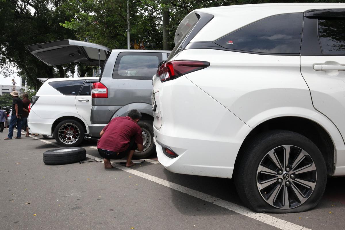 Dishub Gembosi Para Pelanggar Parkir