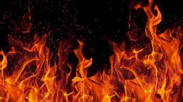 Kebakaran Atap Kelurahan di Koja Jakut gegara Petasan Suar