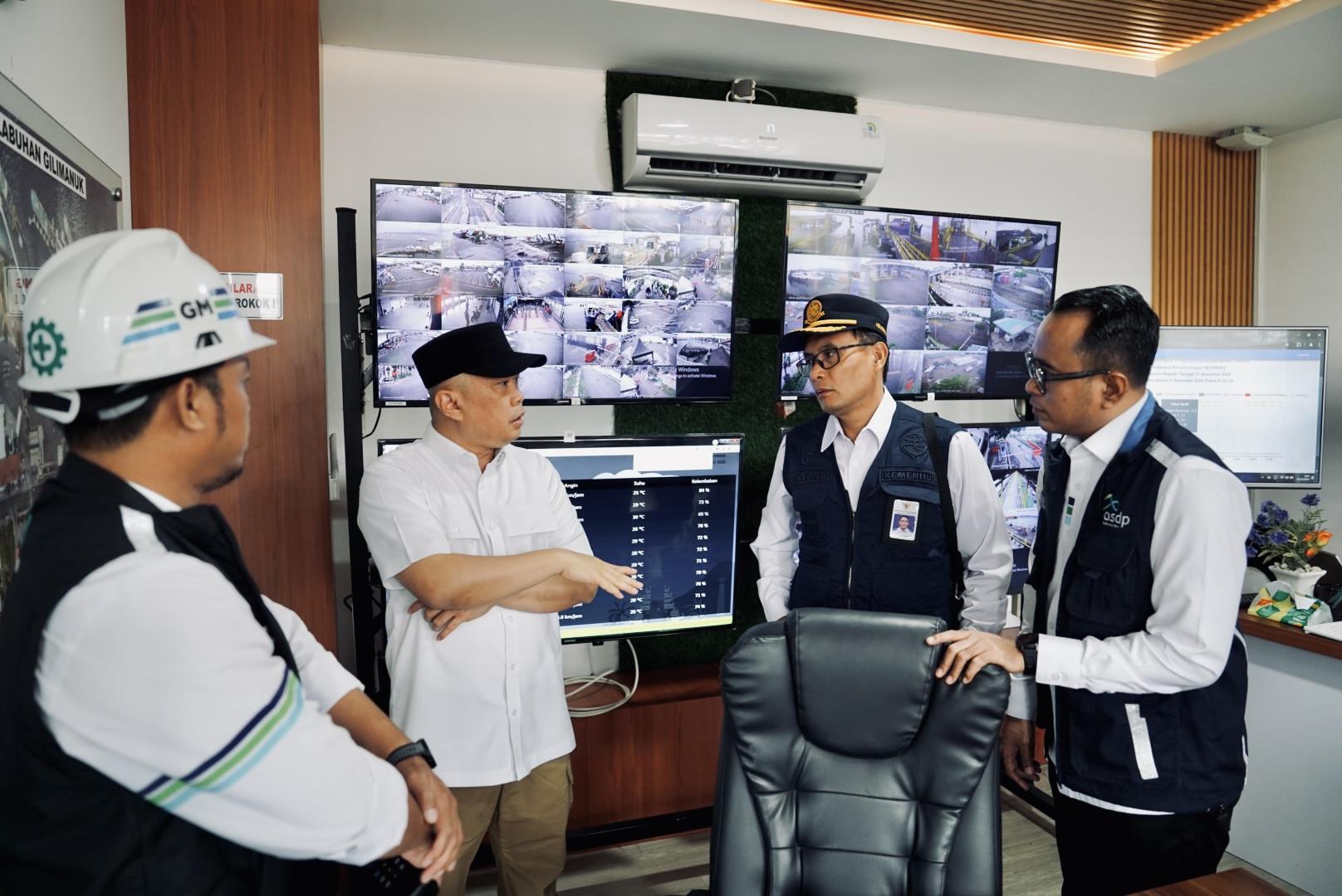 Menhub Dudy Tinjau Kesiapan Puncak Arus Balik Nataru di Pelabuhan Ketapang