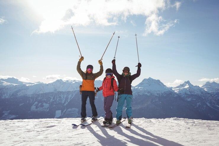 12 Destinasi Ski Terbaik untuk Setiap Bulan dalam Setahun