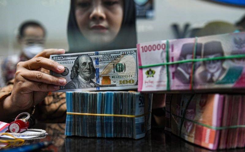 Rupiah Antisipasi Data Klaim Pengangguran AS dengan Pelemahan