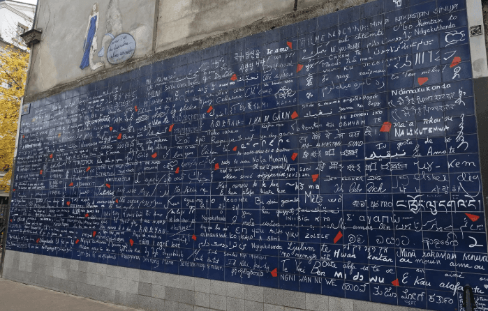 Wall of Love, Destinasi yang Wajib Dikunjungi di Paris