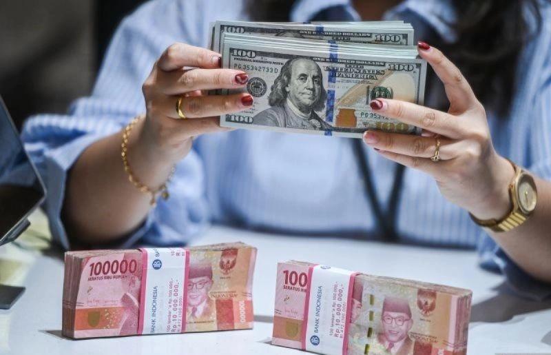 Sentimen Inflasi Domestik Bikin Rupiah Tak Berkutik di Zona Merah
