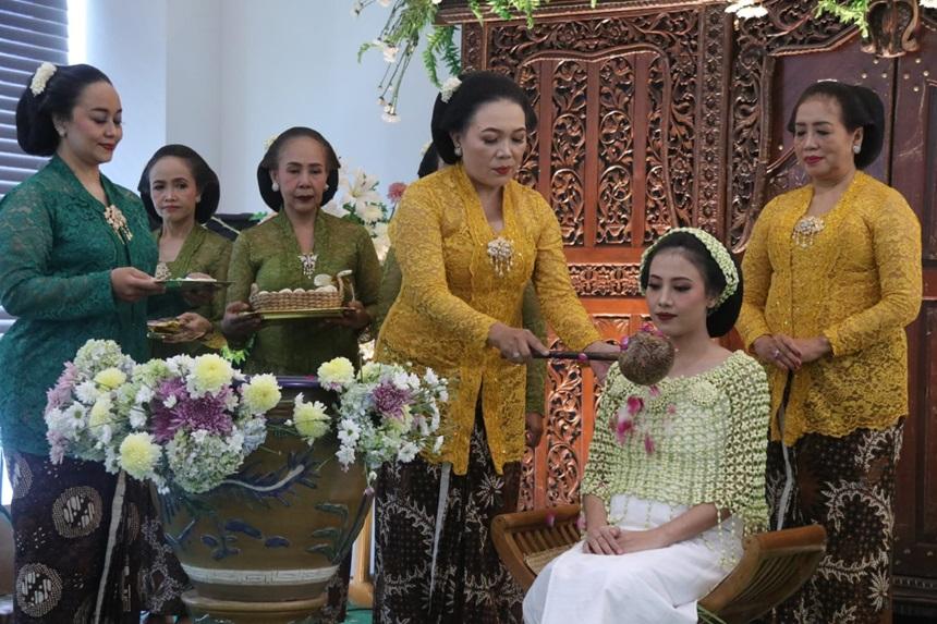 Mengenal Upacara Mitoni, Doa dan Harapan dalam Tradisi Jawa