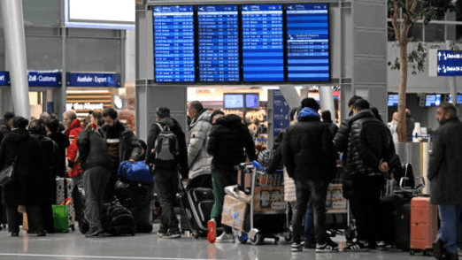 Gangguan Sistem IT Perlambat Pemeriksaan Imigrasi di Bandara Jerman, Antrean Meningkat Drastis!