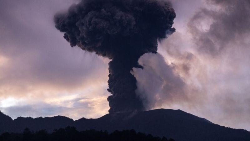 Gunung Marapi Erupsi, Warga Sumbar Diminta Waspada