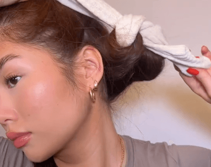 Trend Blow Rambut Pakai Kaos Kaki di TikTok, Fenomena Baru dalam Dunia Kecantikan