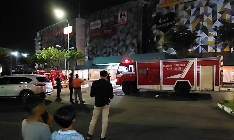 DKPP Kota Cirebon Kendalikan Kebakaran di Grage Mall dalam Waktu Singkat