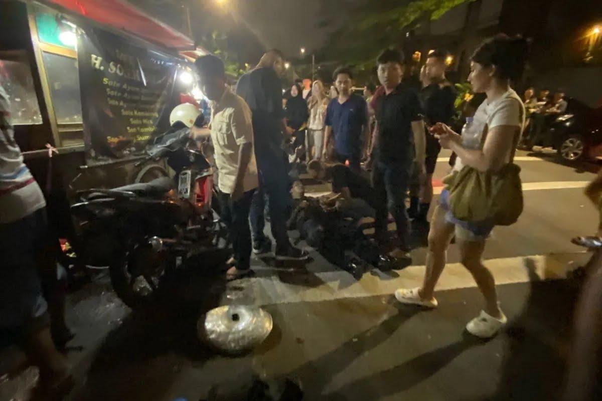 Polisi Amankan Pemobil Remaja yang Tabrak Warung, Gerobak dan Sepeda Motor di Senayan