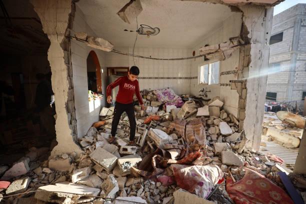 Serangan Udara Israel Tewaskan 12 Warga Gaza, Termasuk Tiga Gadis Kecil