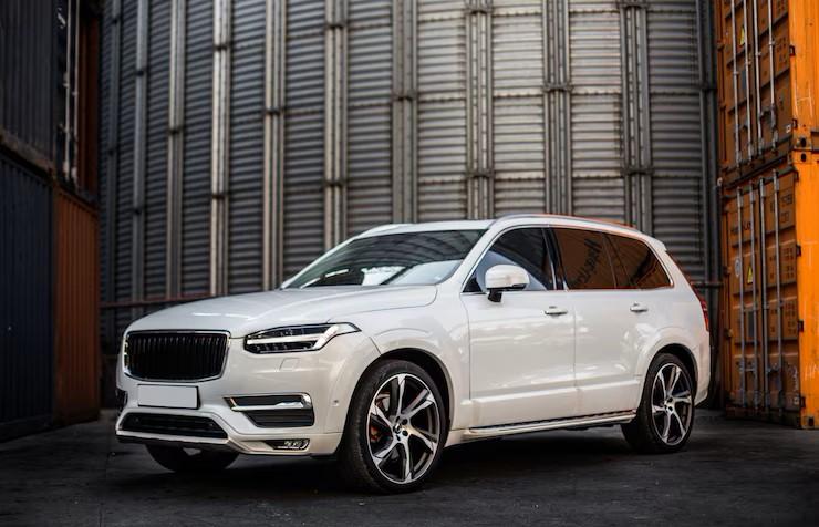 7 Tips Merawat Mobil Putih Agar Tetap Kinclong