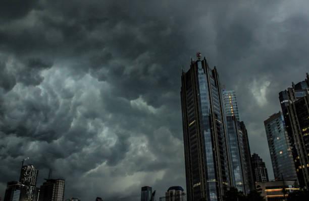 BMKG: Hujan Ringan Guyur Jakarta Siang hingga Sore Hari