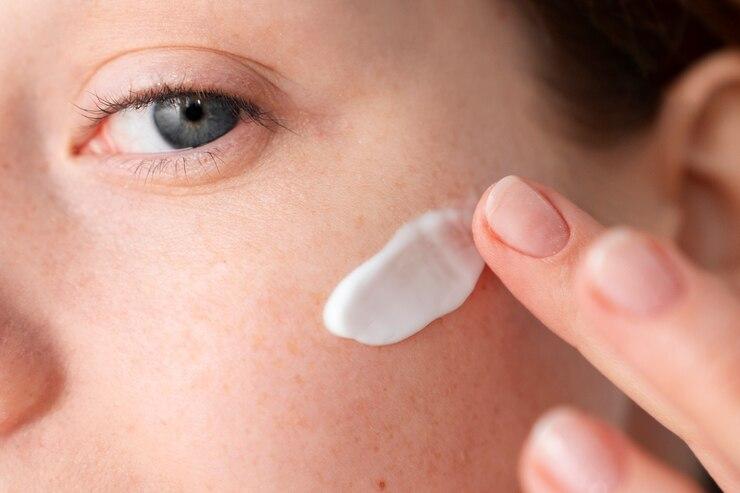 5 Tips Makeup untuk Kulit Kering