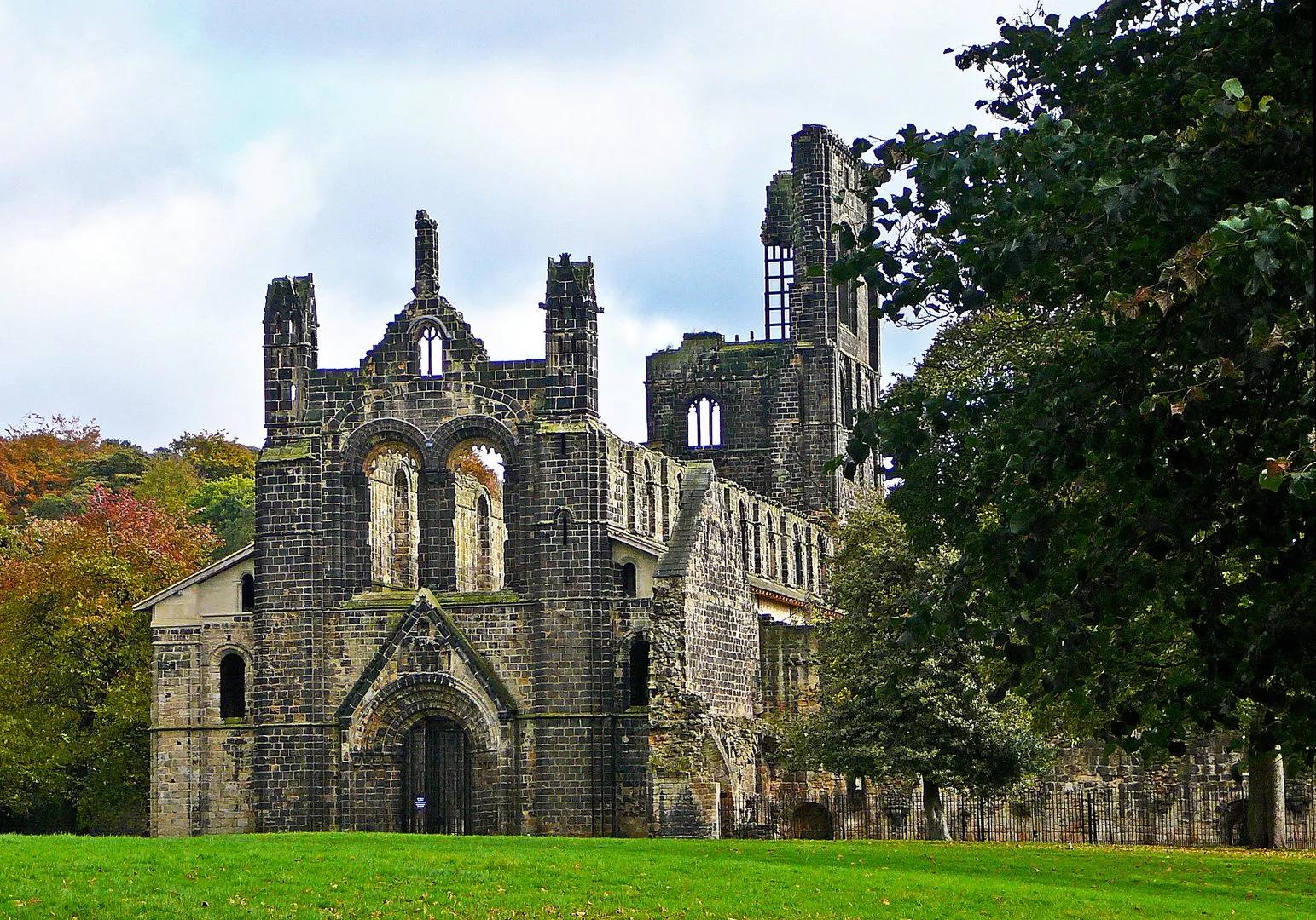 Kirkstall Abbey, Biara Cistercian dengan Sejarah dan Kegiatan Menarik