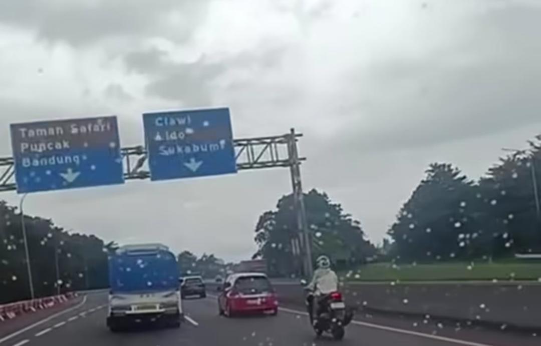 Viral! Pemotor Masuk Tol Jagorawi Ngaku Ikuti Google Maps