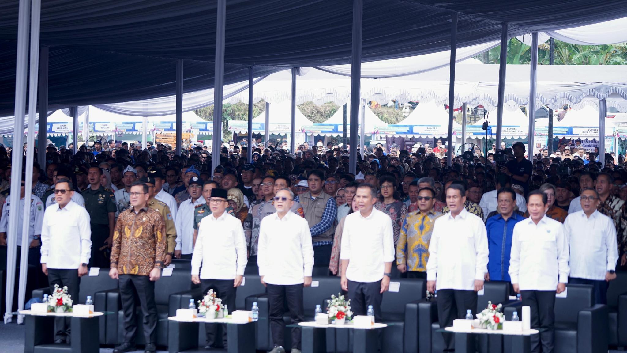 Kick Off Hari Desa, Mentan Amran Ajak Kades Seluruh Indonesia untuk Jaga Ketahanan Pangan