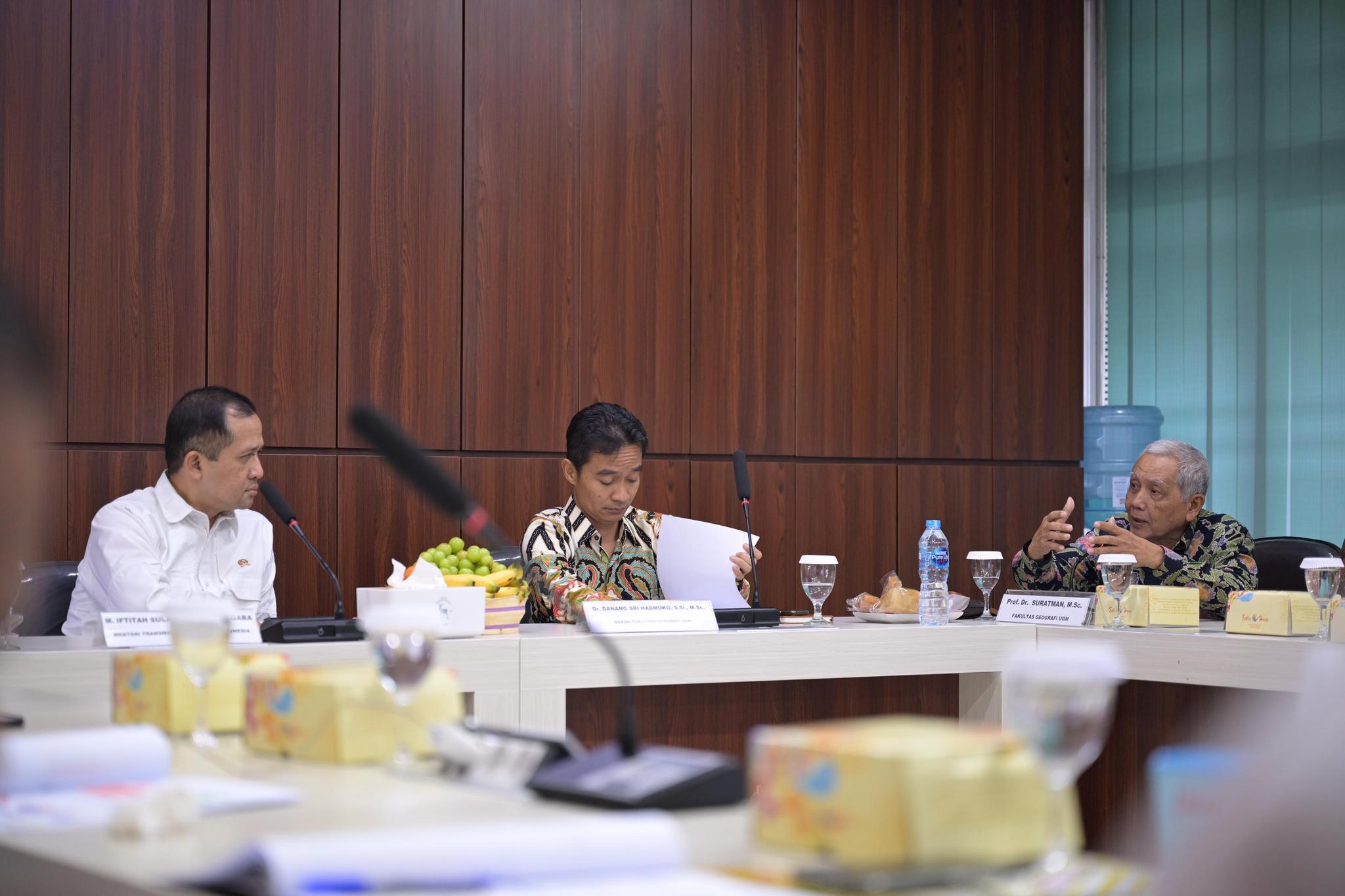 Menteri Transmigrasi Bahas Kolaborasi Strategis dengan Fakultas Geografi UGM