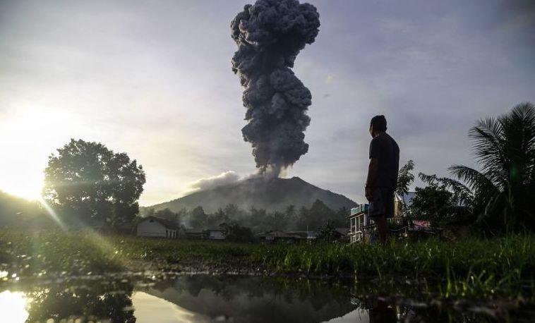 Kembali Erupsi, Gunung Ibu di Maluku Utara Naik Status jadi Awas
