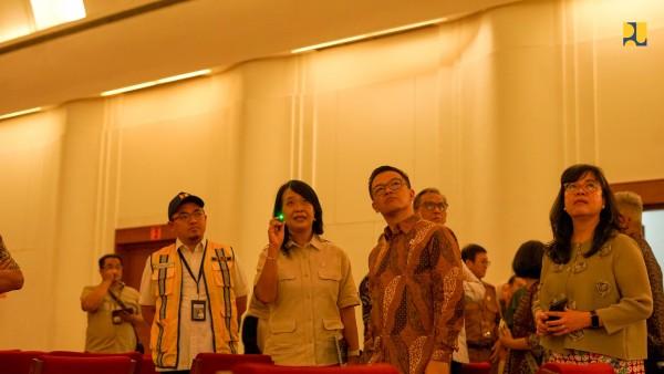 Wamen Diana Dampingi Menlu Sugiono Tinjau Persiapan Revitalisasi Gedung Merdeka