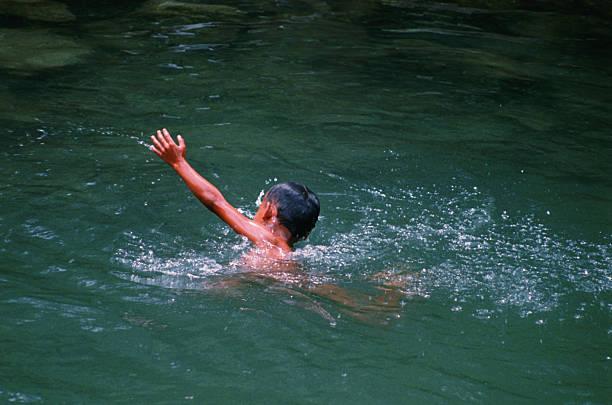 Balita Tewas Hanyut di Sungai Jombang gegara Petir