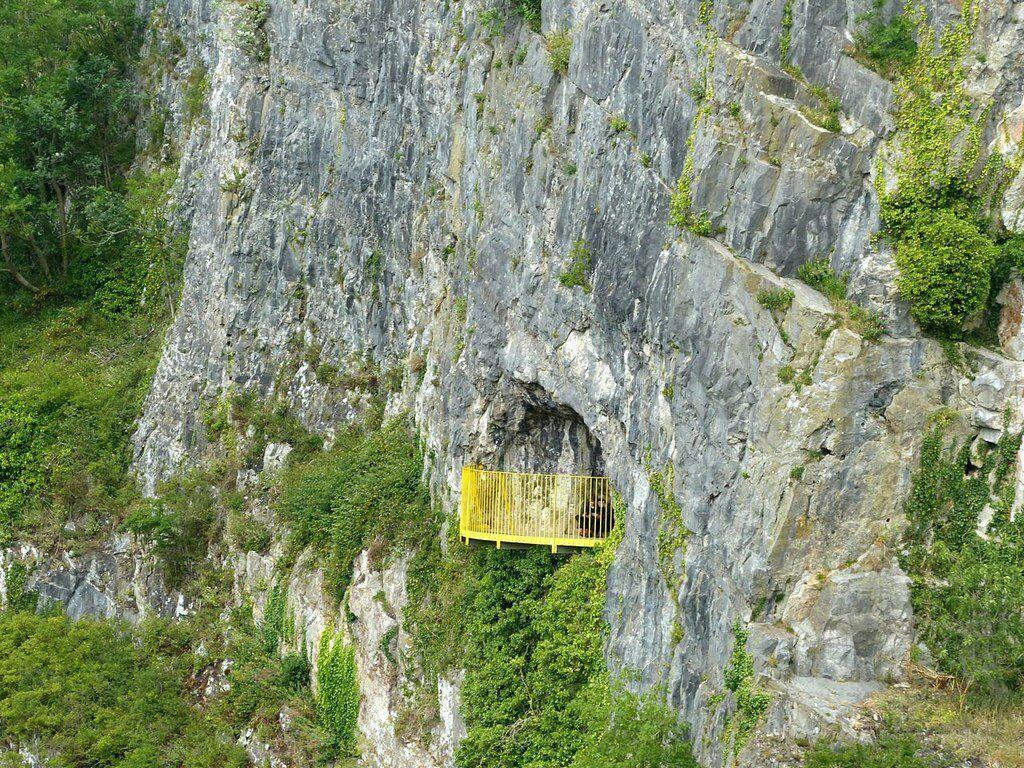 Sejarah dan Pesona The Giants Cave di Clifton Observatory