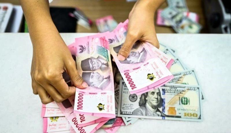 Kebijakan Presiden Trump Bikin Nilai Tukar Rupiah Lesu Darah