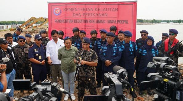 KKP Segel Pagar Laut di Perairan Bekasi