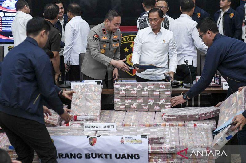 Terkuak! Komisaris PT AJP Juga jadi Pemimpin Judi Online