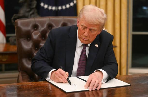 Trump Batalin Pembatasan Kebebasan Berbicara Era Biden