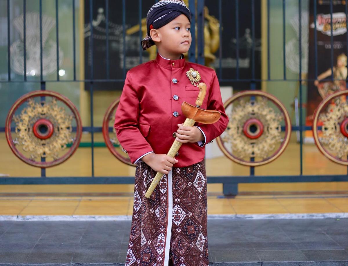 Wisata Sejarah Sambil Memakai Pakaian Adat di Museum Sonobudoyo