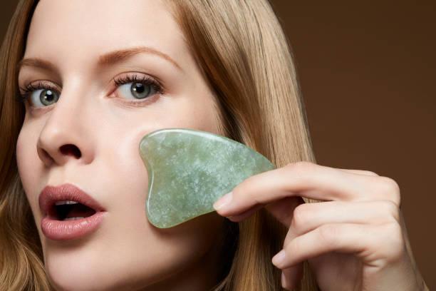 Manfaat Gua Sha, Alat Pijat Tradisional yang Populer