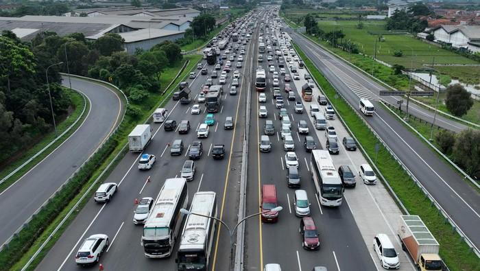 Long Weekend: Tol Japek Macet, Ini Titik Kemacetannya