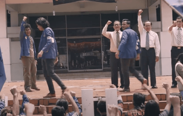 Nonton Film Di Balik 98, Bukan di LK21, Rebahin, dan IDLIX