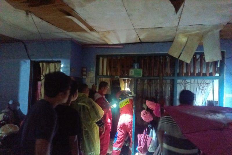 Rumah 2 Lantai di Duren Sawit Ambruk, 4 Orang Selamat