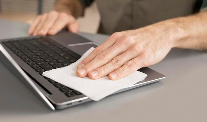 Cara Mengeringkan Laptop yang Terendam Air dengan Benar