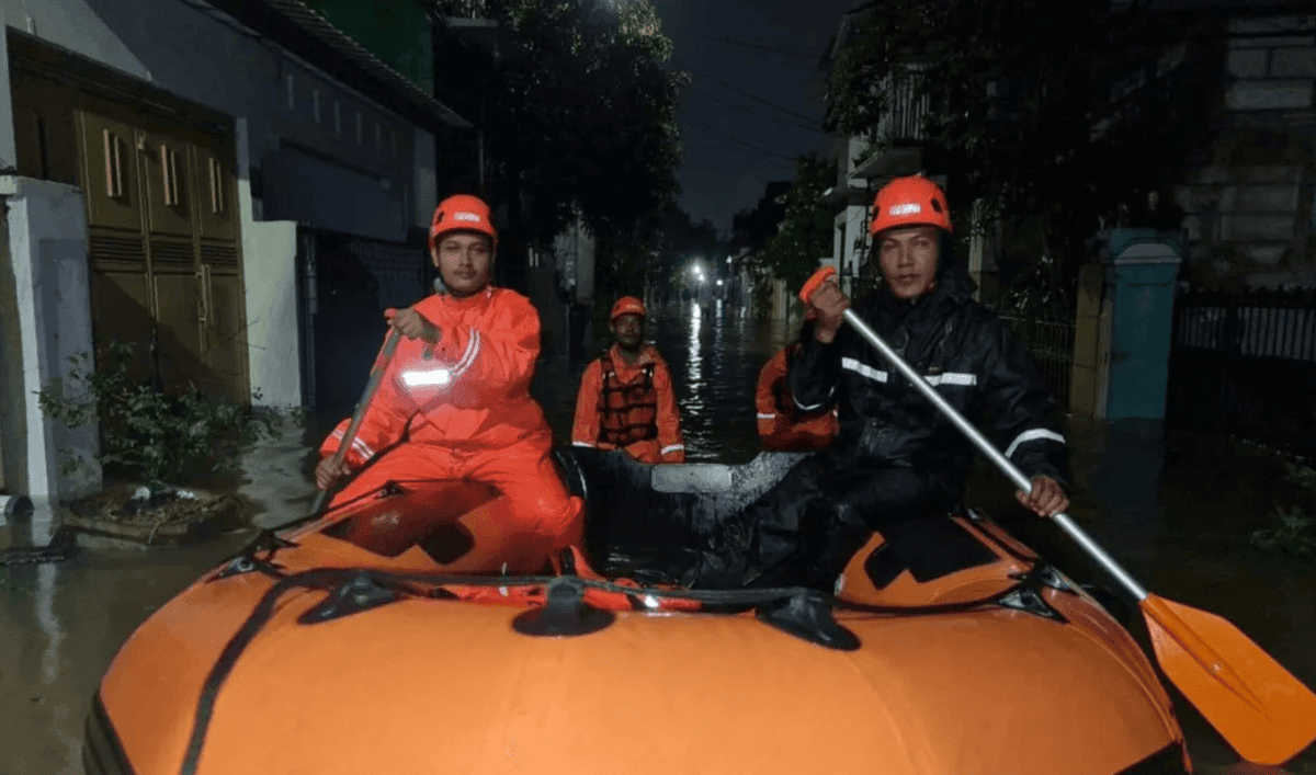 Banjir Rendam 3 RT di Jaktim, Ketinggian Air Capai 70 Cm