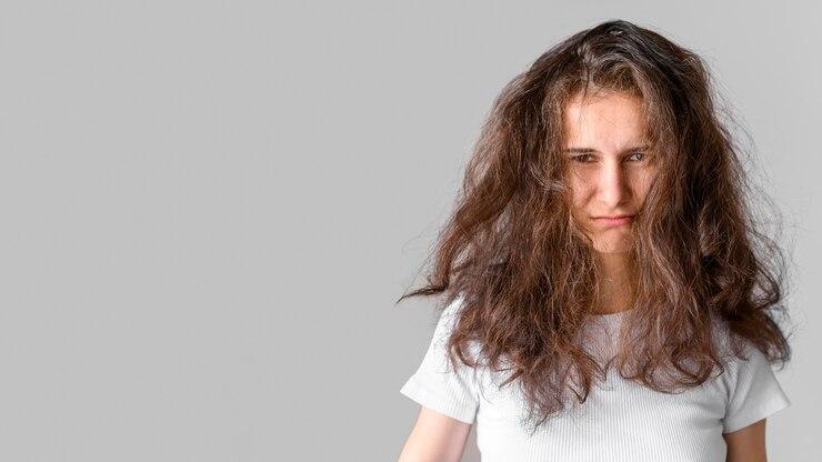 6 Ciri-Ciri Rambut Rusak yang Perlu Kamu Tahu