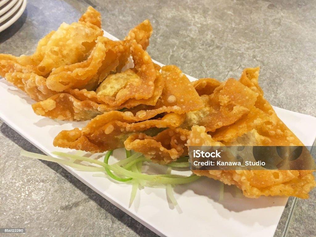 Begini Cara Menggoreng Pangsit agar Tidak Menyerap Banyak Minyak