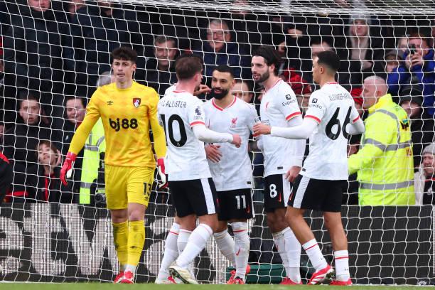 Brace Gol Salah Kukuhkan Liverpool di Puncak Klasemen Liga Inggris