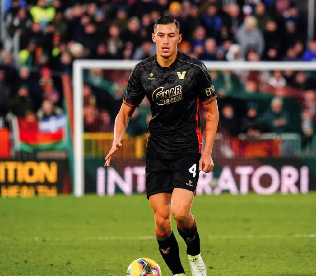 Juventus Krisis Bek, Jay Idzes Jadi Target Meski Harga Tinggi