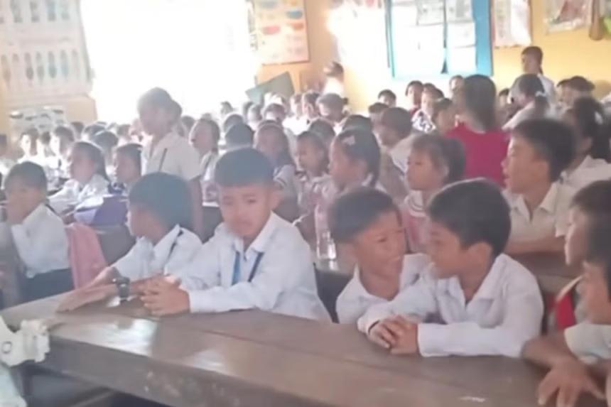 148 Siswa Berjejalan dalam Satu Kelas, Gubernur Phnom Penh Bertindak