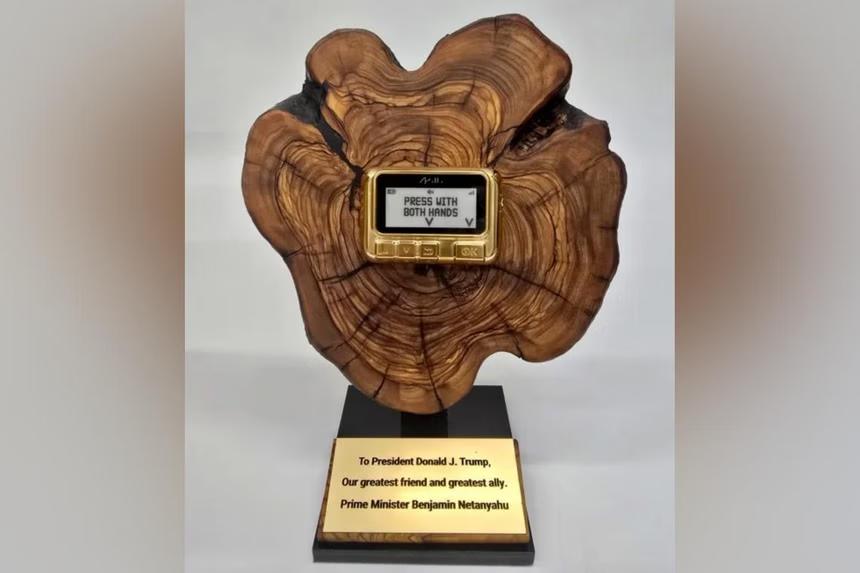 Netanyahu Beri Trump Pager Emas, Simbol Keberhasilan Pukul Hizbullah