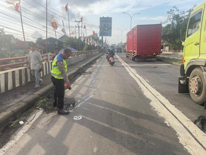 Motor Rem Mendadak Hindari Lubang, Dua Wanita Tewas Tertabrak Truk