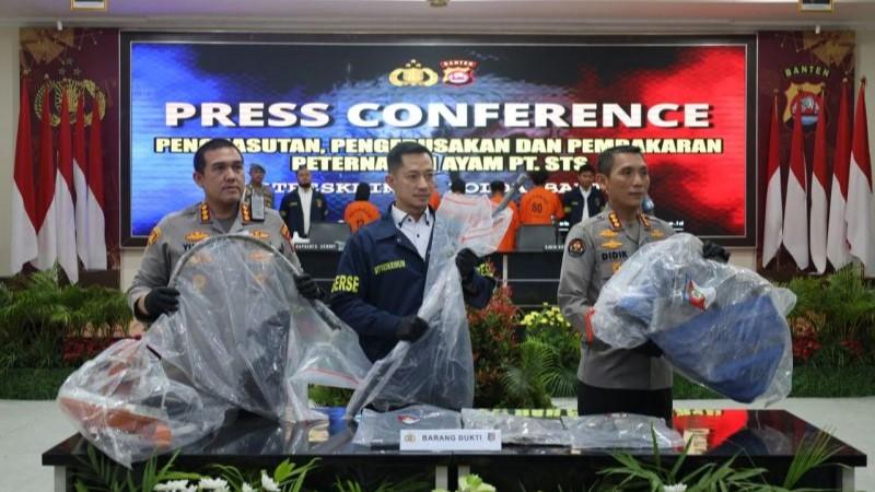 Bakar Kandang Ayam gegara Terganggu Baunya, 11 Orang di Serang jadi Tersangka